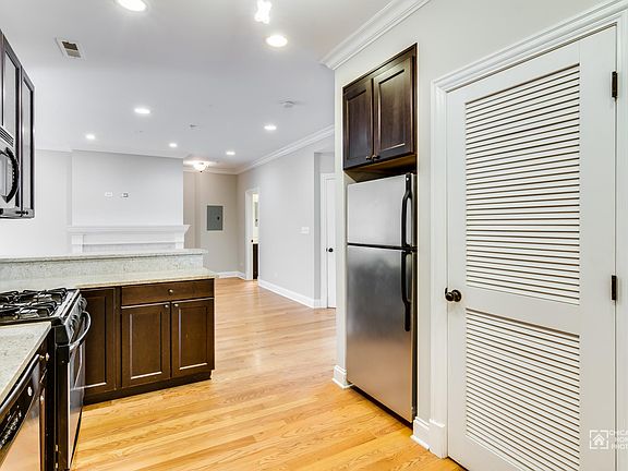 5th image of 632 Hinman Ave #40