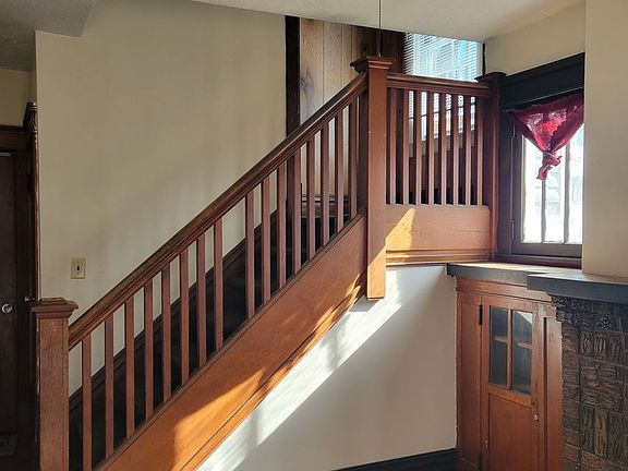 2nd image of 2502 Oak St APT 3