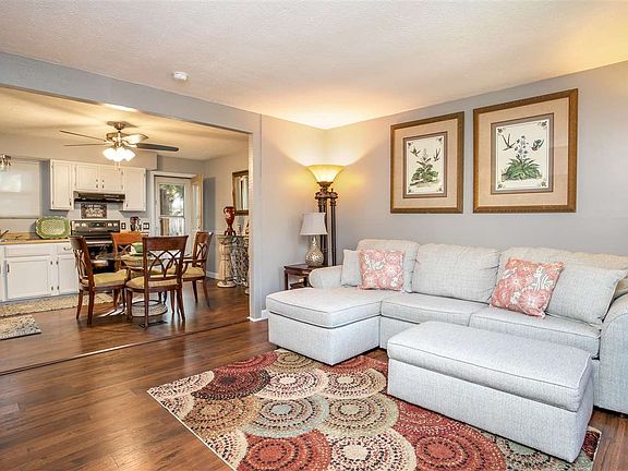 5th image of 10803 North Dr