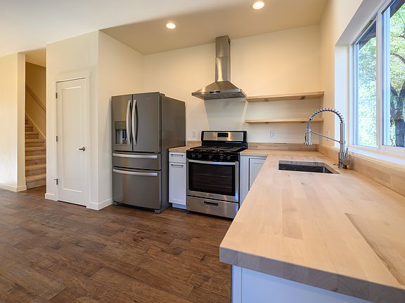 4th image of 1331 NW Pinckard Ln #1331