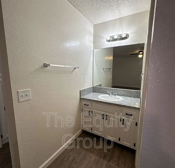 148 S Peppertree St — Photo 21