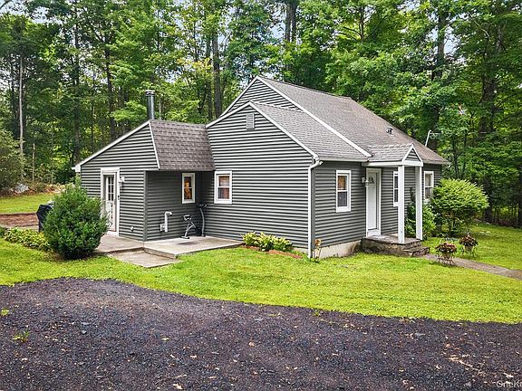 2nd image of 30 Forest Glen Road