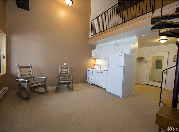 5th image of 223 E Hyak Dr #636