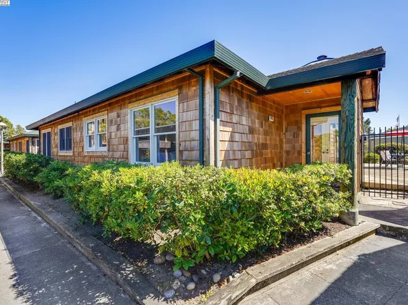 451 Centre Ct, Alameda, CA 94502