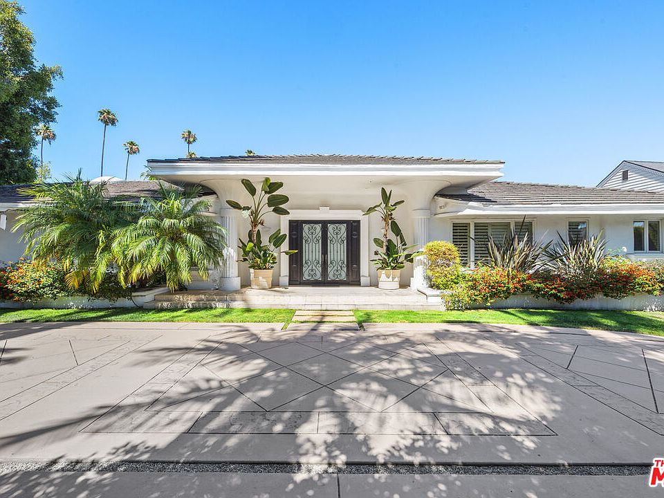 1st image of 716 N Beverly Dr