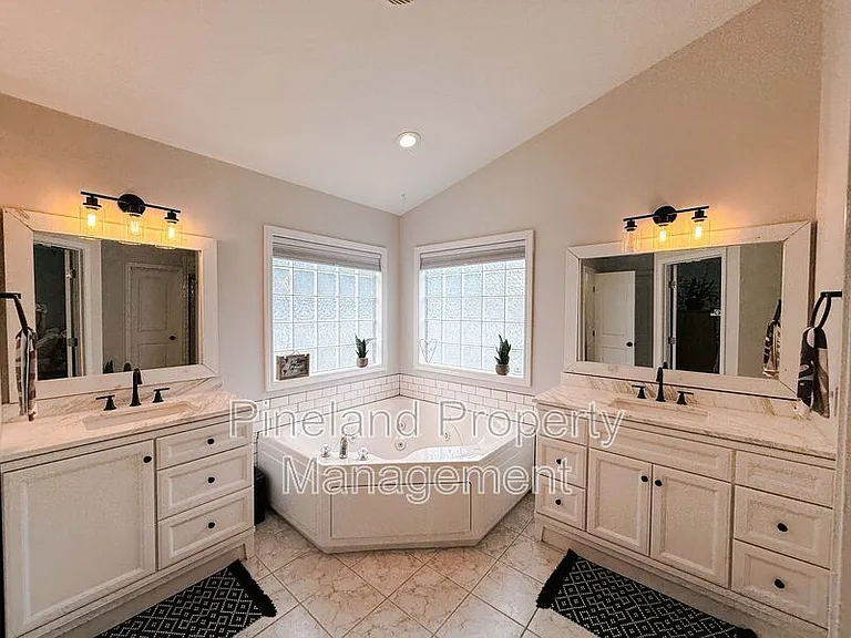 201 Old Colony Pl — Photo 13