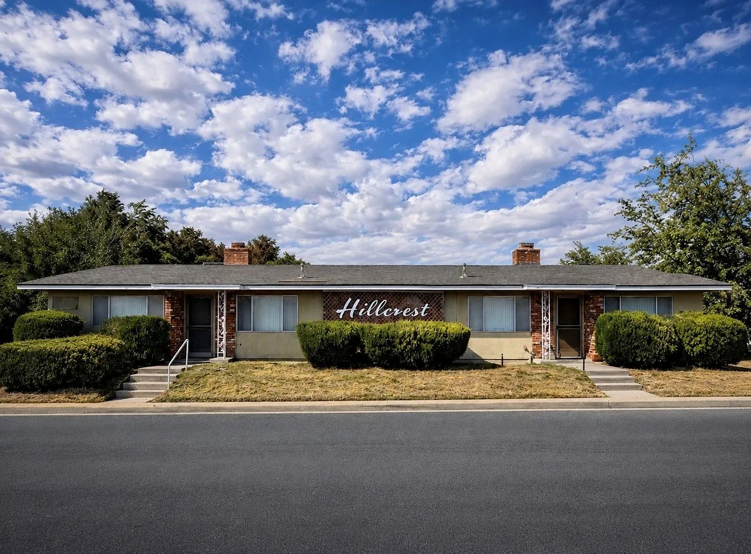 Hillcrest - Gold — Photo 1