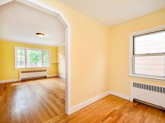 4th image of 69 Delano Ave