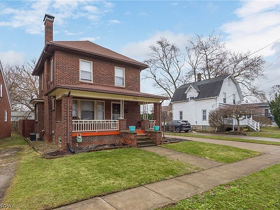 2nd image of 123 Harwood St