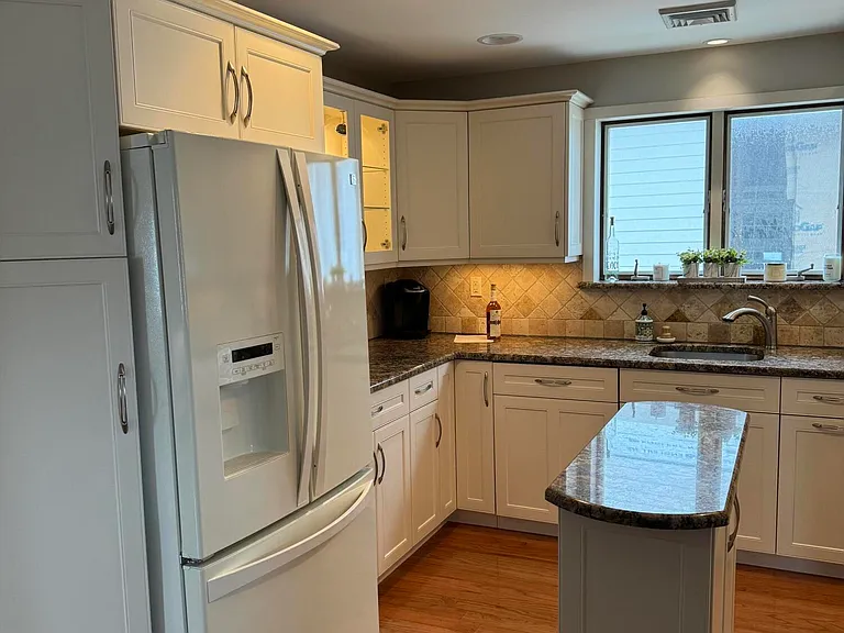 107 Bond Ave — Photo 7