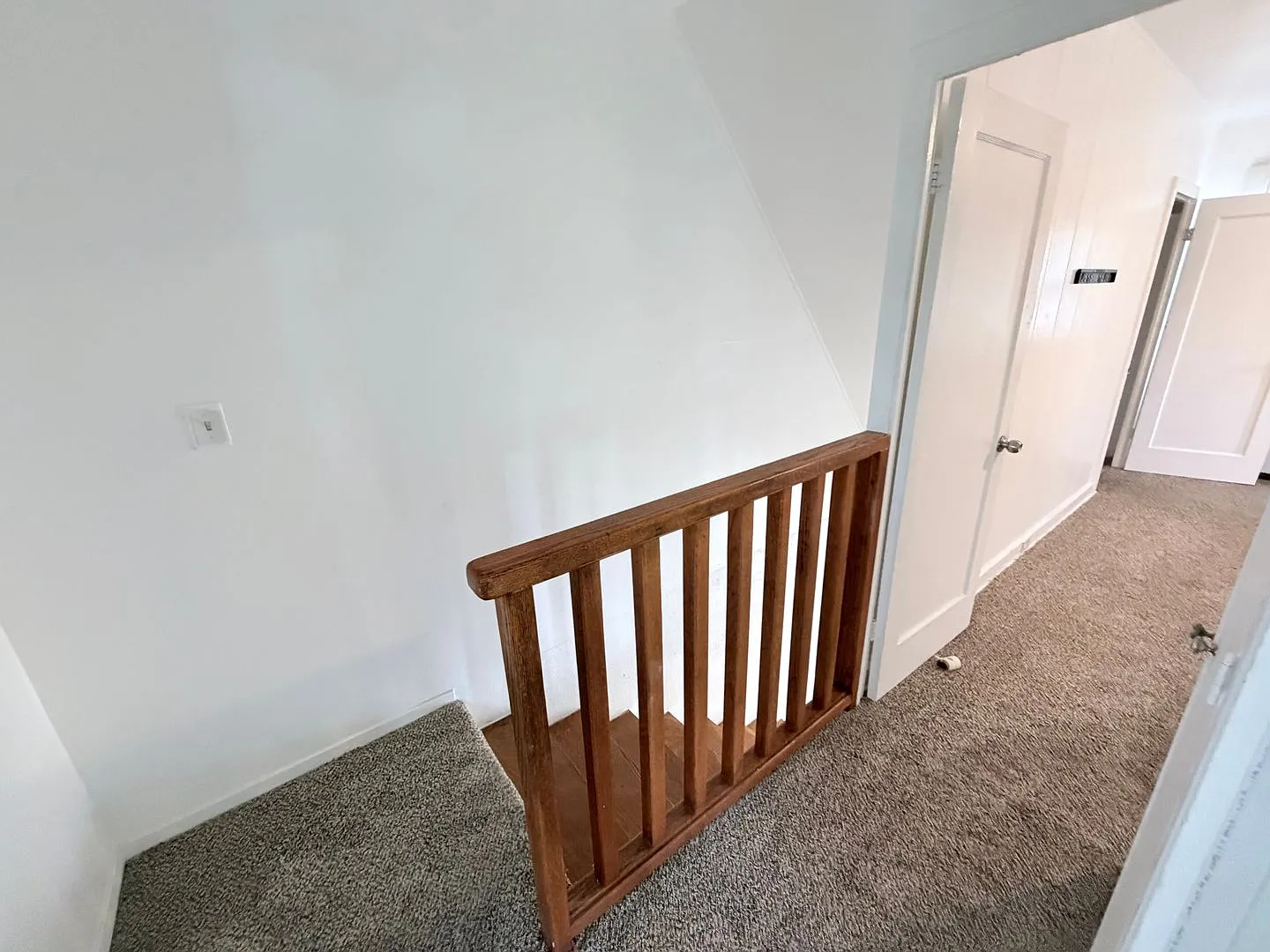 Spacious Two-Level 2BR/1BA Near Ritz-Carlton & Waikiki Beach — Photo 4
