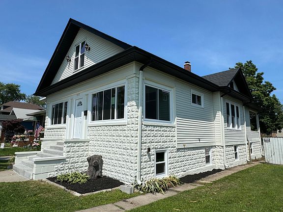2nd image of 1517 Lake Ave
