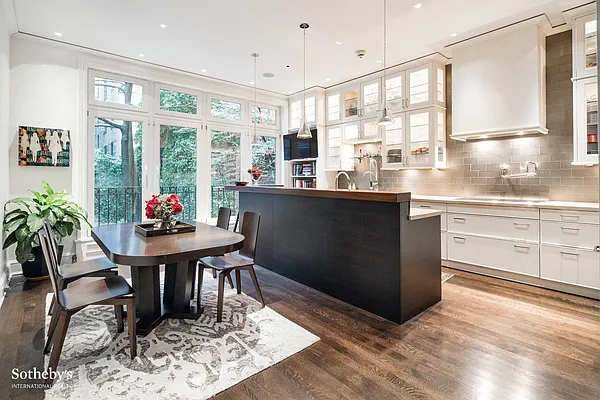 Sold by Sotheby's International Realty | media 3