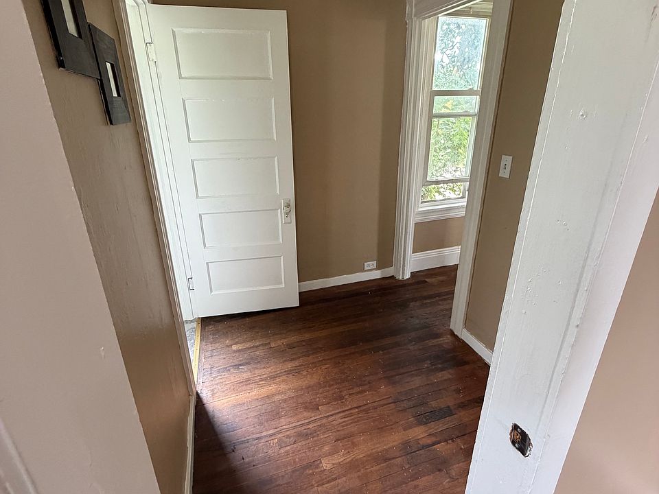 1st image of 209 N 4th St