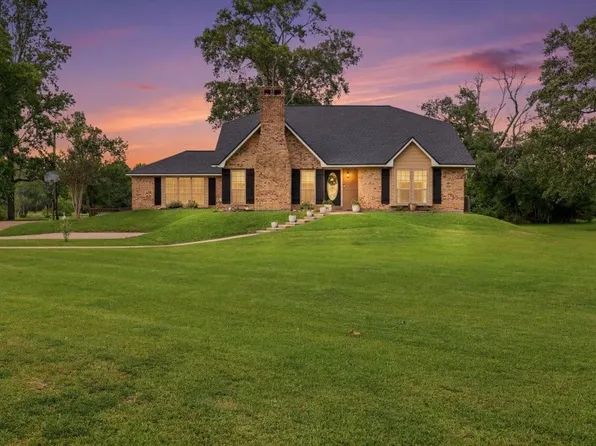 330 W Pineshadows Dr, Sour Lake, TX 77659