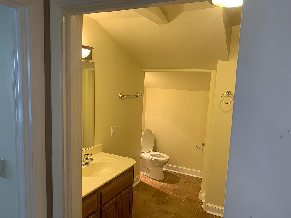Upstairs Full Bath