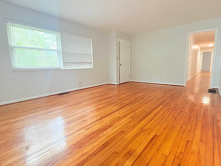 1504 Sunset Ln — Photo 8