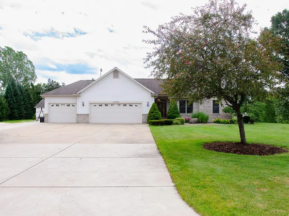 11734 Lindy Ct NE, Rockford, MI 49341