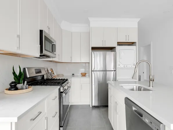 3749 Neptune Avenue image 3 of 13