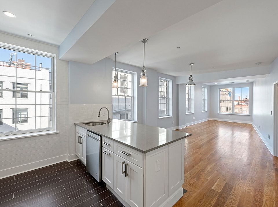 1st image of 25 Lexington Ave #405