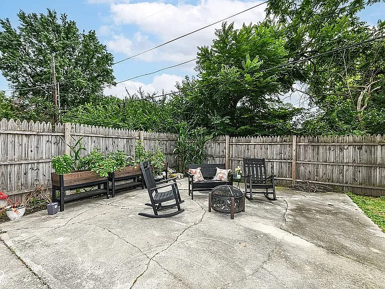 2 bed, 1000 sqft, $1,250 — Photo 3