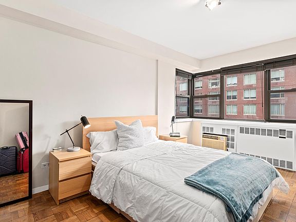 5th image of 305 E 72nd St #11D