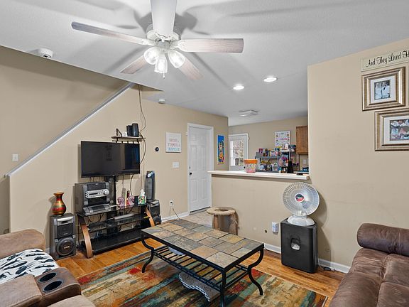 5th image of 1614 Lee St SE