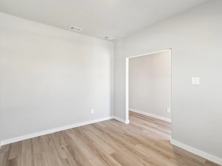 18075 Martin Pines Dr — Photo 4