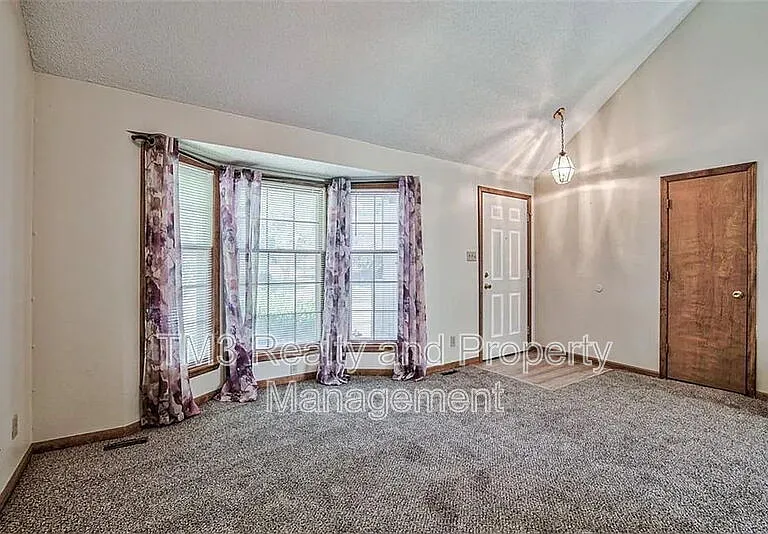 3521 Remington Ln — Photo 6