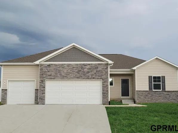 6313 Harvest Dr, Papillion, NE 68157