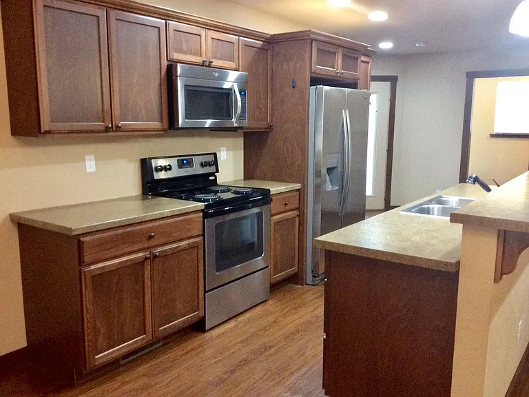 398 Center St — Photo 3