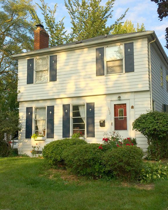 1st image of 1052 Lake Grove Ave SE