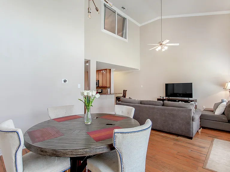 1173 Landon Ln — Photo 9