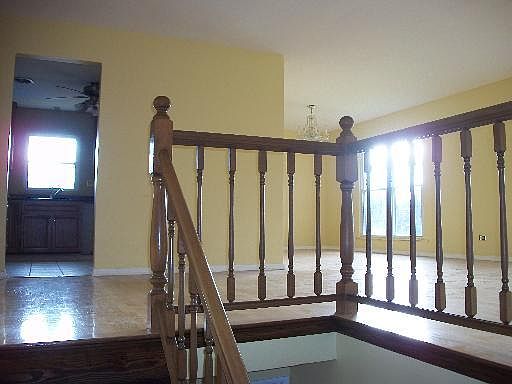3rd image of 725 Sunrise Ln