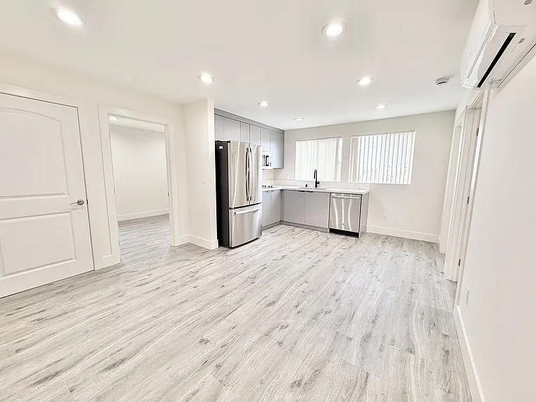 138 W 93rd St — Photo 3