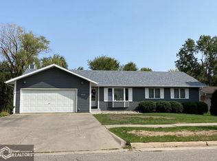 2010 Edgebrook Dr, Marshalltown, IA 50158