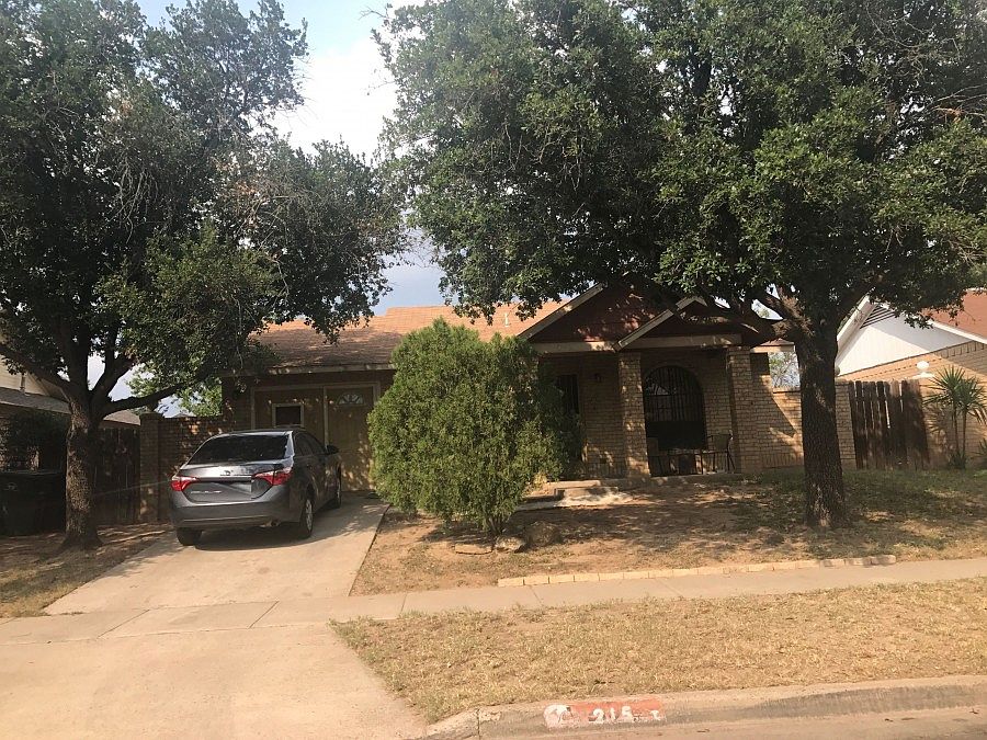 1st image of 215 Riverbank Dr