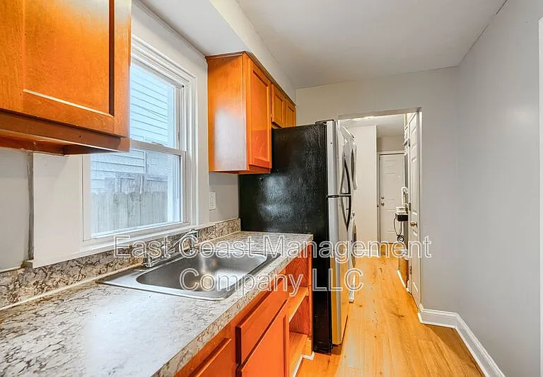 214 Center St — Photo 42