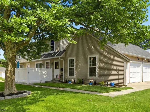 20468 Williamsburg Ct #208C, Middleburg Heights, OH 44130