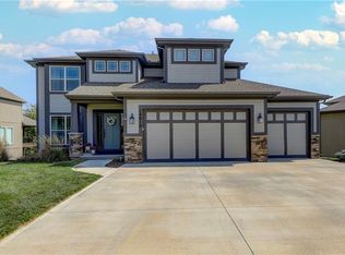 15012 NW 66th St, Parkville, MO 64152