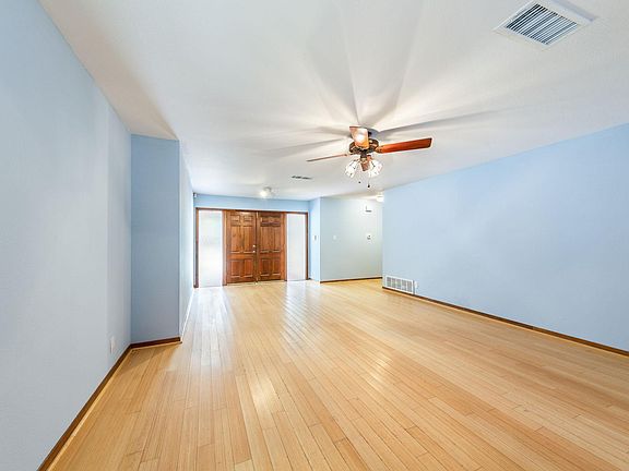 large living room allows for flexible furniture arranging