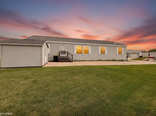 45545 Labelle Dr, Macomb, MI 48044
