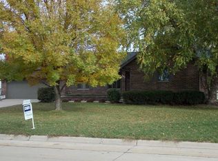 112 Rays Ct, Manchester, IA 52057