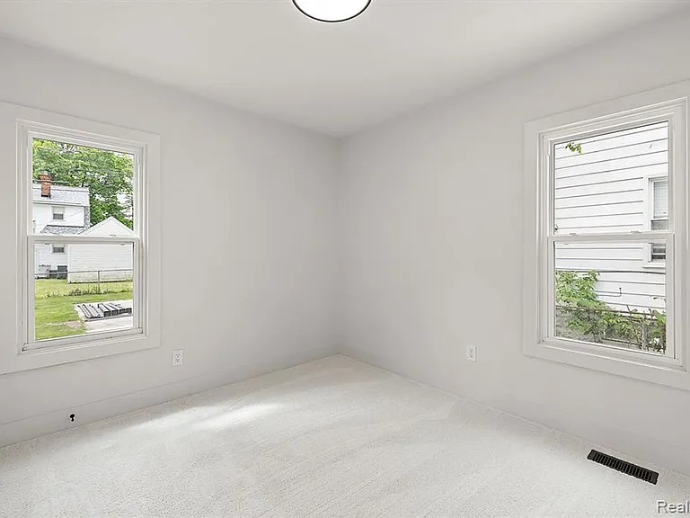 308-310 E Harry Ave — Photo 13