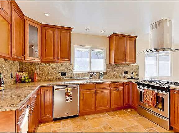 4th image of 1111 Brockton St