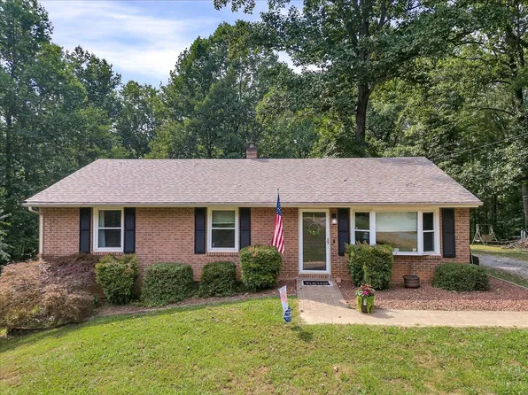 213 Forest Ridge Dr, Vinton, VA 24179