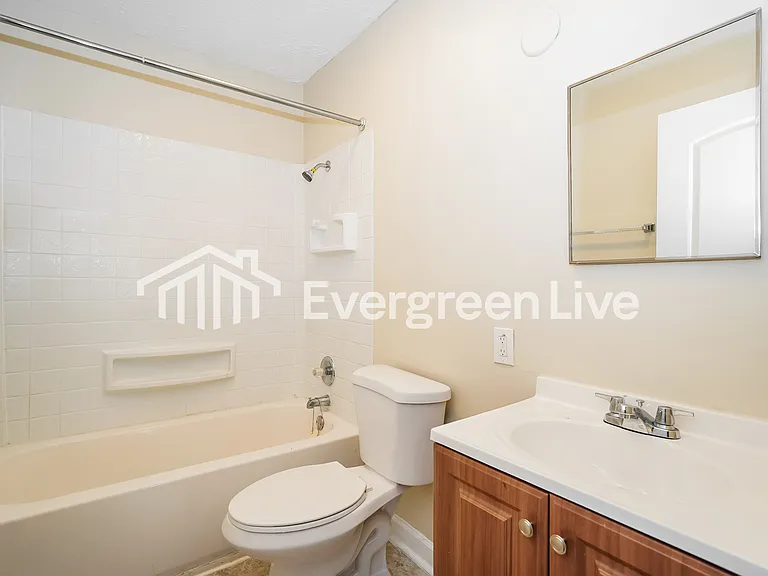 2272 Delavan Dr — Photo 14