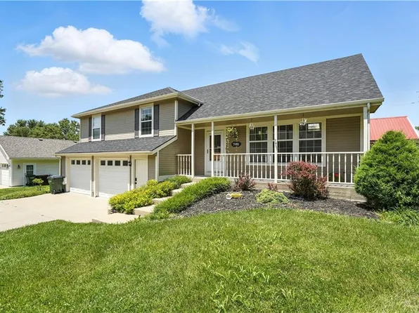 702 Deerfield St, Leavenworth, KS 66048