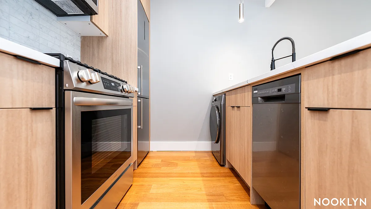 Building Photo - 675 E 32nd St #16