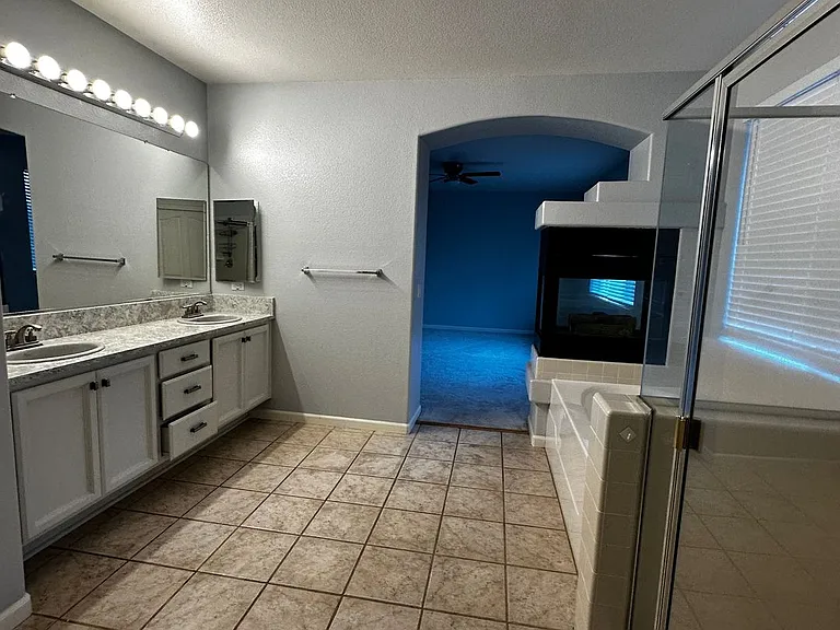 340 Lyman Cir — Photo 11